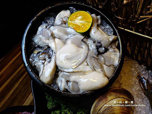 【台北松山火鍋推薦】極蜆鍋物涮涮鍋 上百顆的蛤蠣先蒸再煮滴出純天然ㄟ蜆精 再用精華湯汁煮成的蜆粥!再飽也要吃光光~~ @兔貝比的菲比尋嚐 【台北松山火鍋推薦】極蜆鍋物涮涮鍋 上百顆的蛤蠣先蒸再煮滴出純天然ㄟ蜆精 再用精華湯汁煮成的蜆粥!再飽也要吃光光~~ @兔貝比的菲比尋嚐