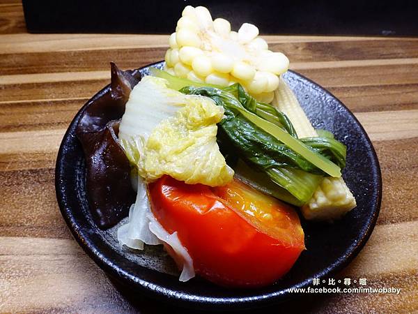 【台北松山火鍋推薦】極蜆鍋物涮涮鍋 上百顆的蛤蠣先蒸再煮滴出純天然ㄟ蜆精 再用精華湯汁煮成的蜆粥!再飽也要吃光光~~ @兔貝比的菲比尋嚐 【台北松山火鍋推薦】極蜆鍋物涮涮鍋 上百顆的蛤蠣先蒸再煮滴出純天然ㄟ蜆精 再用精華湯汁煮成的蜆粥!再飽也要吃光光~~ @兔貝比的菲比尋嚐