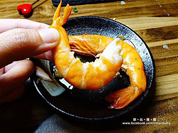 【台北松山火鍋推薦】極蜆鍋物涮涮鍋 上百顆的蛤蠣先蒸再煮滴出純天然ㄟ蜆精 再用精華湯汁煮成的蜆粥!再飽也要吃光光~~ @兔貝比的菲比尋嚐 【台北松山火鍋推薦】極蜆鍋物涮涮鍋 上百顆的蛤蠣先蒸再煮滴出純天然ㄟ蜆精 再用精華湯汁煮成的蜆粥!再飽也要吃光光~~ @兔貝比的菲比尋嚐