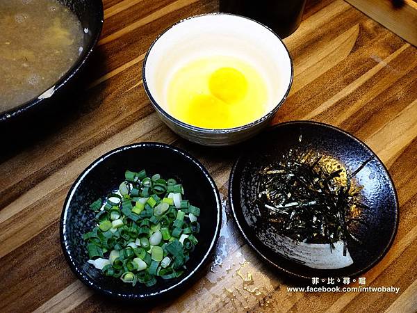 【台北松山火鍋推薦】極蜆鍋物涮涮鍋 上百顆的蛤蠣先蒸再煮滴出純天然ㄟ蜆精 再用精華湯汁煮成的蜆粥!再飽也要吃光光~~ @兔貝比的菲比尋嚐 【台北松山火鍋推薦】極蜆鍋物涮涮鍋 上百顆的蛤蠣先蒸再煮滴出純天然ㄟ蜆精 再用精華湯汁煮成的蜆粥!再飽也要吃光光~~ @兔貝比的菲比尋嚐