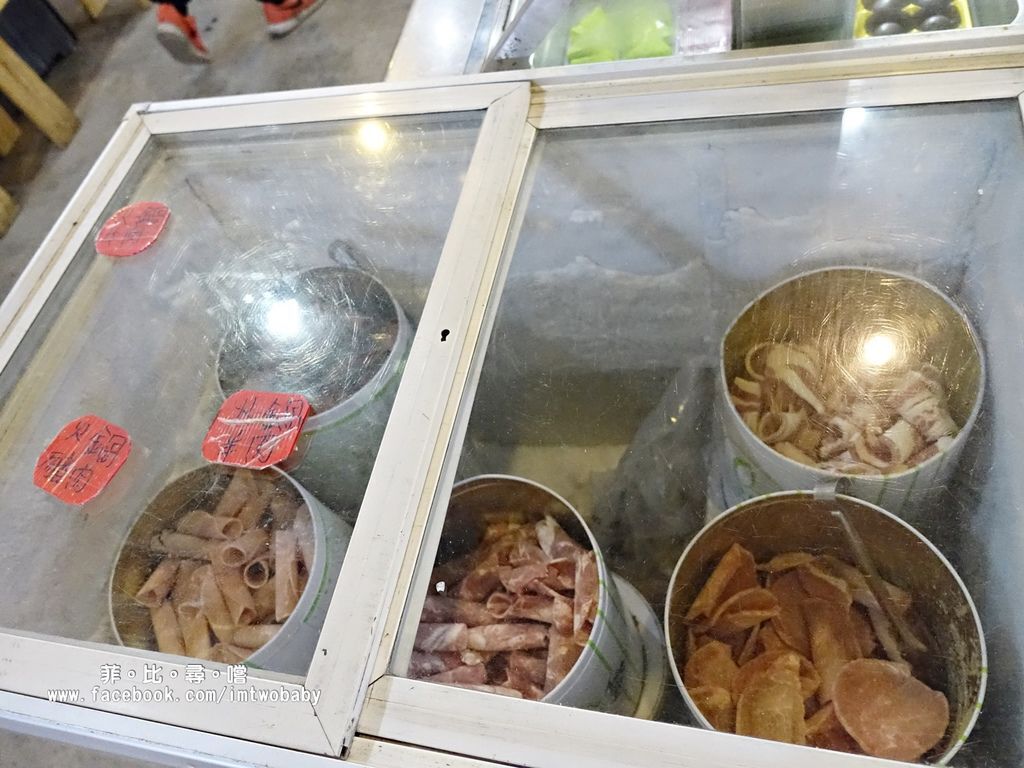 海寶城複合式碳烤 新北五股店 水道活海鮮/碳烤/火鍋吃到飽 泰國蝦、泥鰍、活魚、螃蟹各式高檔海鮮現撈現烤吃爽爽! @兔貝比的菲比尋嚐 海寶城複合式碳烤 新北五股店 水道活海鮮/碳烤/火鍋吃到飽 泰國蝦、泥鰍、活魚、螃蟹各式高檔海鮮現撈現烤吃爽爽! @兔貝比的菲比尋嚐