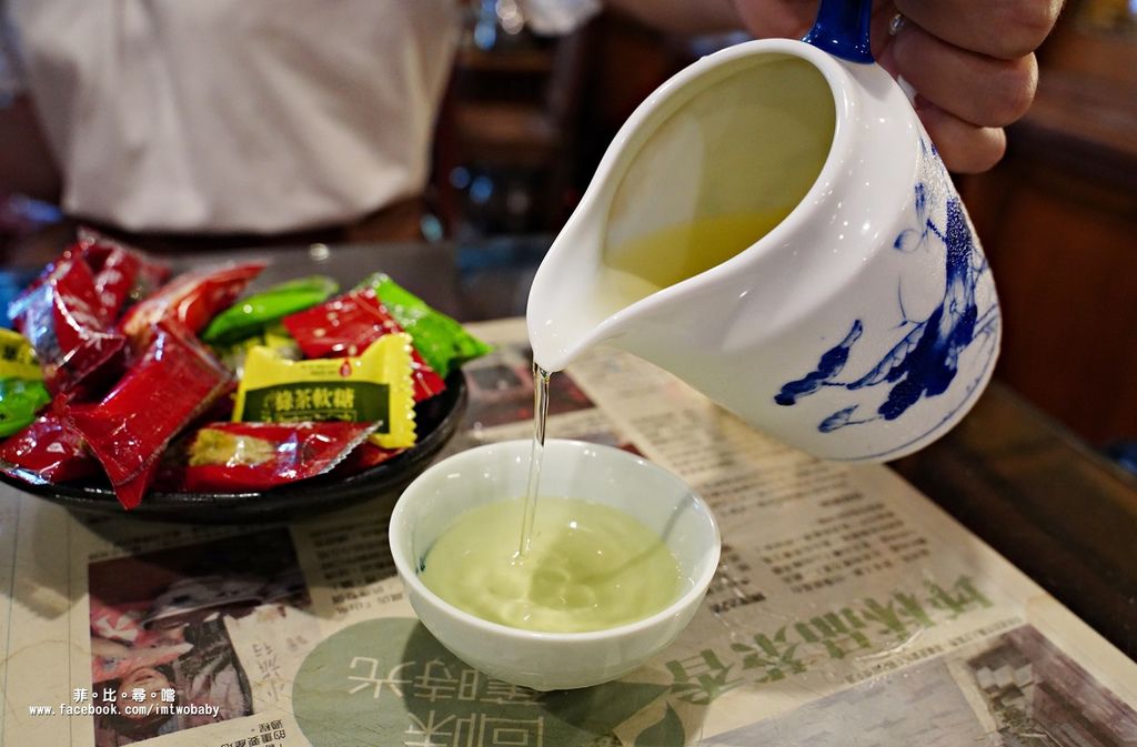 坪林老街的品茗之旅 「滴滴香」傳承一甲子的百年茶香 吃茶香冰淇淋招待冷泡茶 還有拿手茶油麵線料理! @兔貝比的菲比尋嚐 坪林老街的品茗之旅 「滴滴香」傳承一甲子的百年茶香 吃茶香冰淇淋招待冷泡茶 還有拿手茶油麵線料理! @兔貝比的菲比尋嚐