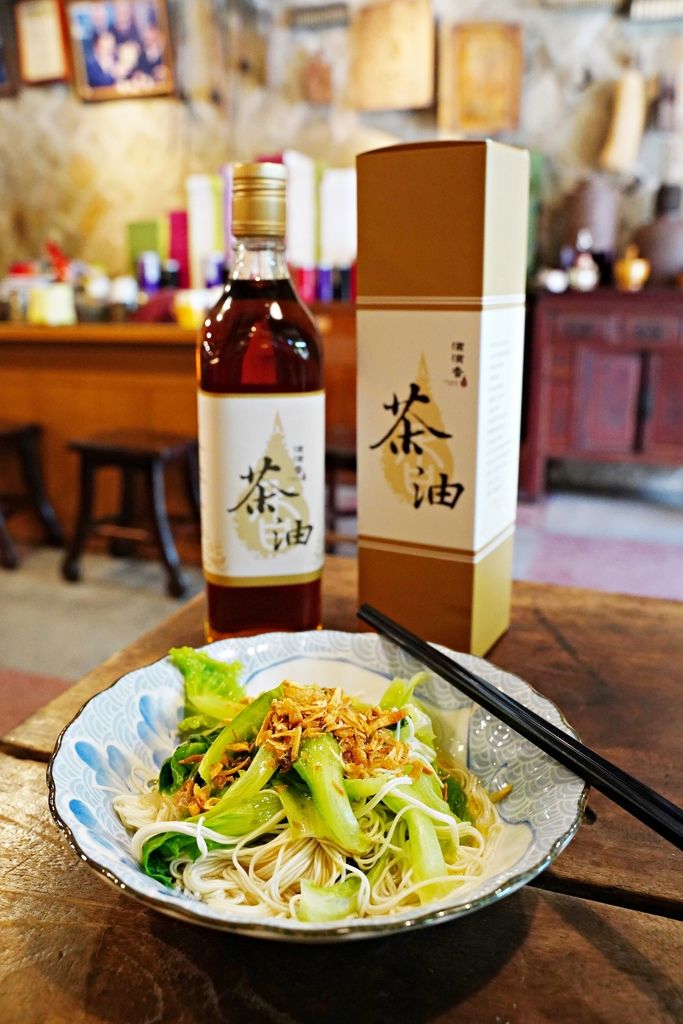 坪林老街的品茗之旅 「滴滴香」傳承一甲子的百年茶香 吃茶香冰淇淋招待冷泡茶 還有拿手茶油麵線料理! @兔貝比的菲比尋嚐 坪林老街的品茗之旅 「滴滴香」傳承一甲子的百年茶香 吃茶香冰淇淋招待冷泡茶 還有拿手茶油麵線料理! @兔貝比的菲比尋嚐