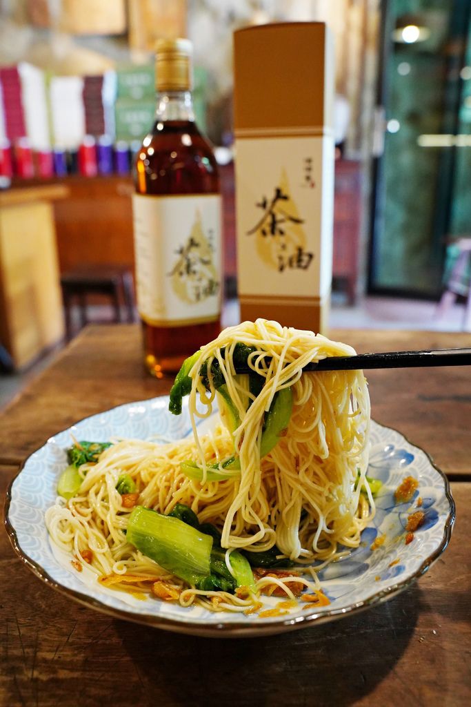坪林老街的品茗之旅 「滴滴香」傳承一甲子的百年茶香 吃茶香冰淇淋招待冷泡茶 還有拿手茶油麵線料理! @兔貝比的菲比尋嚐 坪林老街的品茗之旅 「滴滴香」傳承一甲子的百年茶香 吃茶香冰淇淋招待冷泡茶 還有拿手茶油麵線料理! @兔貝比的菲比尋嚐