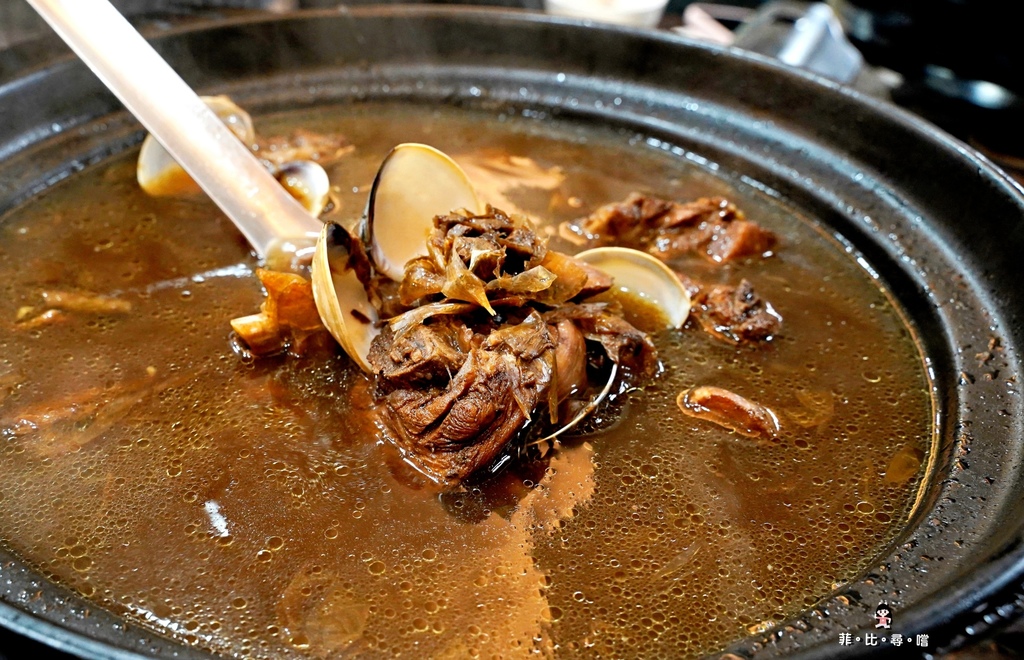 永春葉師傅瀟湘園忠孝本店 招牌雙色狗屁剁椒魚頭、古早味鯧魚米粉、孜然豬肋排 正宗湖南菜道地夠味!信義永春美食推薦 @兔貝比的菲比尋嚐 永春葉師傅瀟湘園忠孝本店 招牌雙色狗屁剁椒魚頭、古早味鯧魚米粉、孜然豬肋排 正宗湖南菜道地夠味!信義永春美食推薦 @兔貝比的菲比尋嚐
