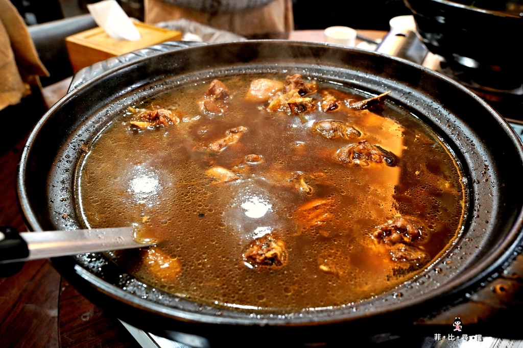 永春葉師傅瀟湘園忠孝本店 招牌雙色狗屁剁椒魚頭、古早味鯧魚米粉、孜然豬肋排 正宗湖南菜道地夠味!信義永春美食推薦 @兔貝比的菲比尋嚐 永春葉師傅瀟湘園忠孝本店 招牌雙色狗屁剁椒魚頭、古早味鯧魚米粉、孜然豬肋排 正宗湖南菜道地夠味!信義永春美食推薦 @兔貝比的菲比尋嚐