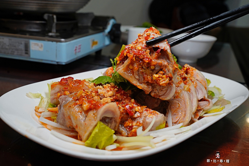 永春葉師傅瀟湘園忠孝本店 招牌雙色狗屁剁椒魚頭、古早味鯧魚米粉、孜然豬肋排 正宗湖南菜道地夠味!信義永春美食推薦 @兔貝比的菲比尋嚐 永春葉師傅瀟湘園忠孝本店 招牌雙色狗屁剁椒魚頭、古早味鯧魚米粉、孜然豬肋排 正宗湖南菜道地夠味!信義永春美食推薦 @兔貝比的菲比尋嚐
