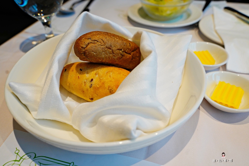 雅室牛排 仁愛圓環店 經典老字號牛排館 台北最高CP值商業午餐 鮮嫩多汁的爐烤肋眼心牛排太正點! @兔貝比的菲比尋嚐 雅室牛排 仁愛圓環店 經典老字號牛排館 台北最高CP值商業午餐 鮮嫩多汁的爐烤肋眼心牛排太正點! @兔貝比的菲比尋嚐