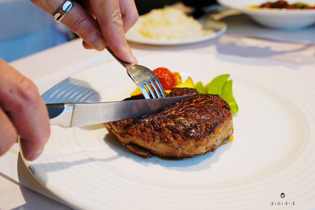雅室牛排 仁愛圓環店 經典老字號牛排館 台北最高CP值商業午餐 鮮嫩多汁的爐烤肋眼心牛排太正點! @兔貝比的菲比尋嚐 雅室牛排 仁愛圓環店 經典老字號牛排館 台北最高CP值商業午餐 鮮嫩多汁的爐烤肋眼心牛排太正點! @兔貝比的菲比尋嚐