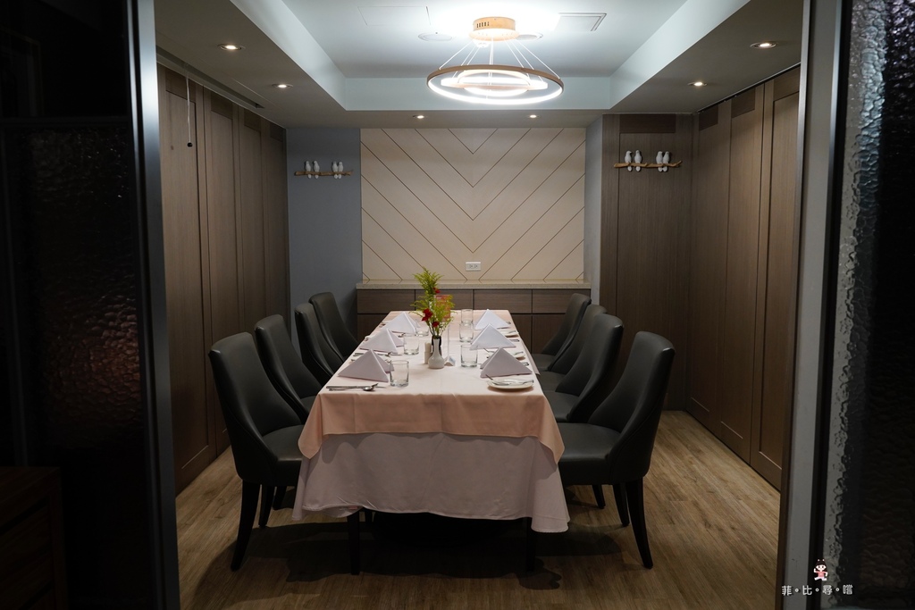 雅室牛排 仁愛圓環店 經典老字號牛排館 台北最高CP值商業午餐 鮮嫩多汁的爐烤肋眼心牛排太正點! @兔貝比的菲比尋嚐 雅室牛排 仁愛圓環店 經典老字號牛排館 台北最高CP值商業午餐 鮮嫩多汁的爐烤肋眼心牛排太正點! @兔貝比的菲比尋嚐