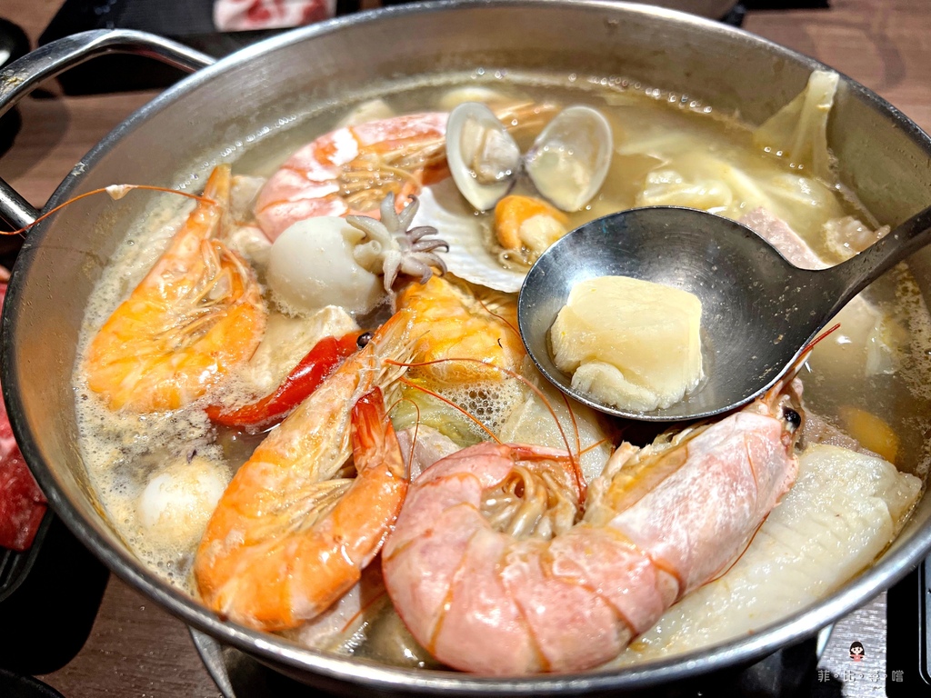 穿比基尼「第2鍋半價!」海霸王前鎮水產升級3.0 海陸吃到飽600有找!加價50元生魚片吃到飽~ @兔貝比的菲比尋嚐 穿比基尼「第2鍋半價!」海霸王前鎮水產升級3.0 海陸吃到飽600有找!加價50元生魚片吃到飽~ @兔貝比的菲比尋嚐