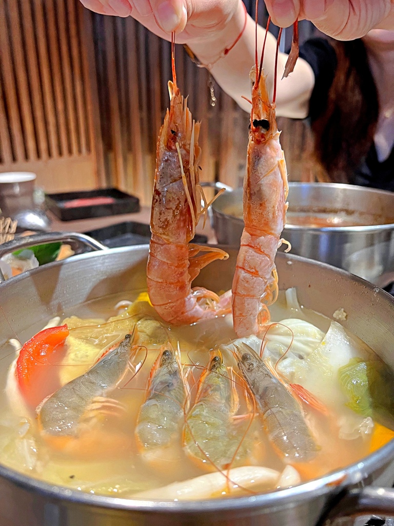 穿比基尼「第2鍋半價!」海霸王前鎮水產升級3.0 海陸吃到飽600有找!加價50元生魚片吃到飽~ @兔貝比的菲比尋嚐 穿比基尼「第2鍋半價!」海霸王前鎮水產升級3.0 海陸吃到飽600有找!加價50元生魚片吃到飽~ @兔貝比的菲比尋嚐