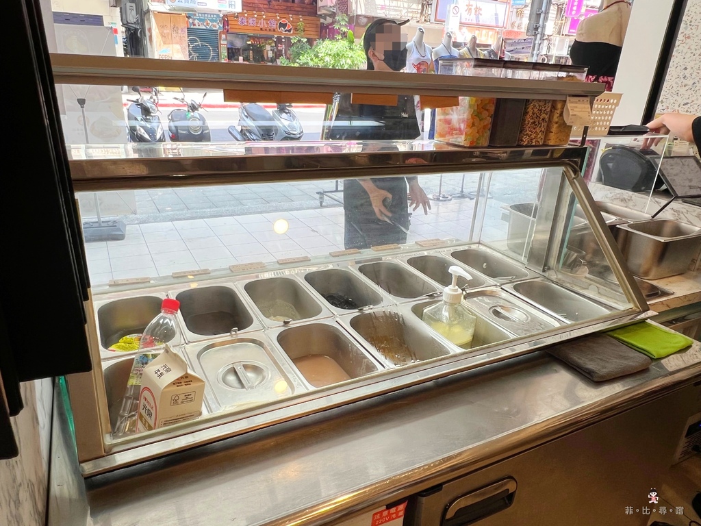 何家甜品鋪公館汀洲店 IG版上紅翻天的人氣冰店 網美視覺系雪花冰必點! @兔貝比的菲比尋嚐 何家甜品鋪公館汀洲店 IG版上紅翻天的人氣冰店 網美視覺系雪花冰必點! @兔貝比的菲比尋嚐