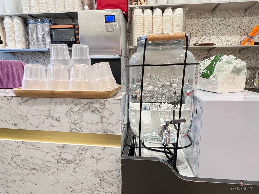 何家甜品鋪公館汀洲店 IG版上紅翻天的人氣冰店 網美視覺系雪花冰必點! @兔貝比的菲比尋嚐 何家甜品鋪公館汀洲店 IG版上紅翻天的人氣冰店 網美視覺系雪花冰必點! @兔貝比的菲比尋嚐