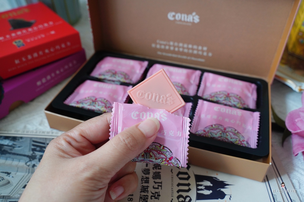 Cona’s 妮娜巧克力 台灣之光 世界大賽獲獎無數的米其林巧克力 浪漫系的星座巧克力、會爆漿的薄片夾心巧克力 讓您少女心爆棚! @兔貝比的菲比尋嚐 Cona’s 妮娜巧克力 台灣之光 世界大賽獲獎無數的米其林巧克力 浪漫系的星座巧克力、會爆漿的薄片夾心巧克力 讓您少女心爆棚! @兔貝比的菲比尋嚐