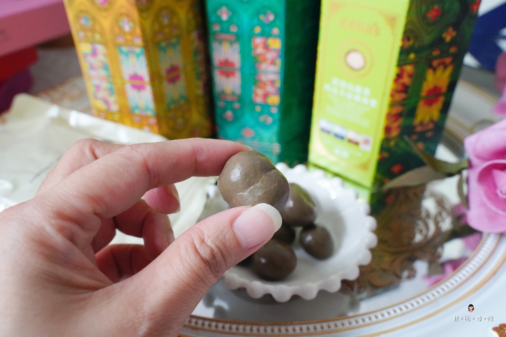 Cona’s 妮娜巧克力 台灣之光 世界大賽獲獎無數的米其林巧克力 浪漫系的星座巧克力、會爆漿的薄片夾心巧克力 讓您少女心爆棚! @兔貝比的菲比尋嚐 Cona’s 妮娜巧克力 台灣之光 世界大賽獲獎無數的米其林巧克力 浪漫系的星座巧克力、會爆漿的薄片夾心巧克力 讓您少女心爆棚! @兔貝比的菲比尋嚐