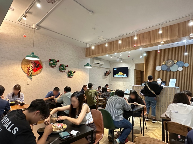 星馬廚房平價新馬料理 海南雞飯、燒雞腿飯必點 內用還可以藥膳湯喝到飽! @兔貝比的菲比尋嚐 星馬廚房平價新馬料理 海南雞飯、燒雞腿飯必點 內用還可以藥膳湯喝到飽! @兔貝比的菲比尋嚐