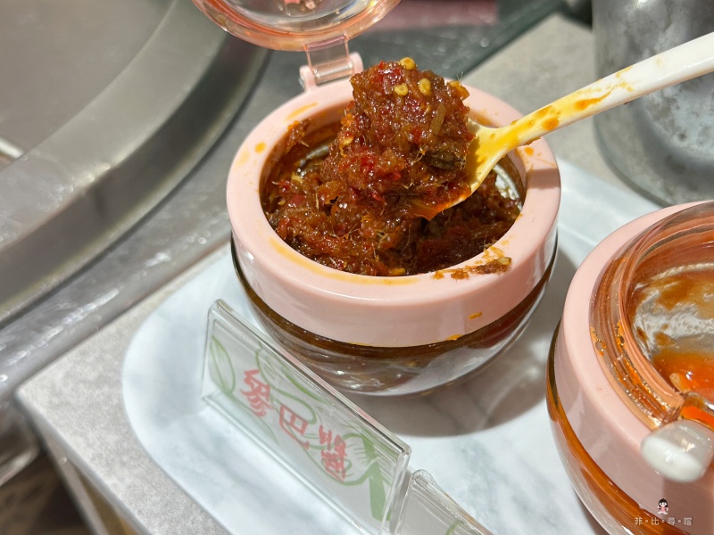 星馬廚房平價新馬料理 海南雞飯、燒雞腿飯必點 內用還可以藥膳湯喝到飽！ @兔貝比的菲比尋嚐