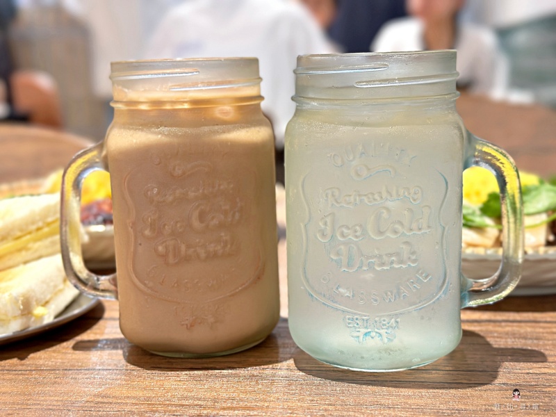 星馬廚房平價新馬料理 海南雞飯、燒雞腿飯必點 內用還可以藥膳湯喝到飽！ @兔貝比的菲比尋嚐