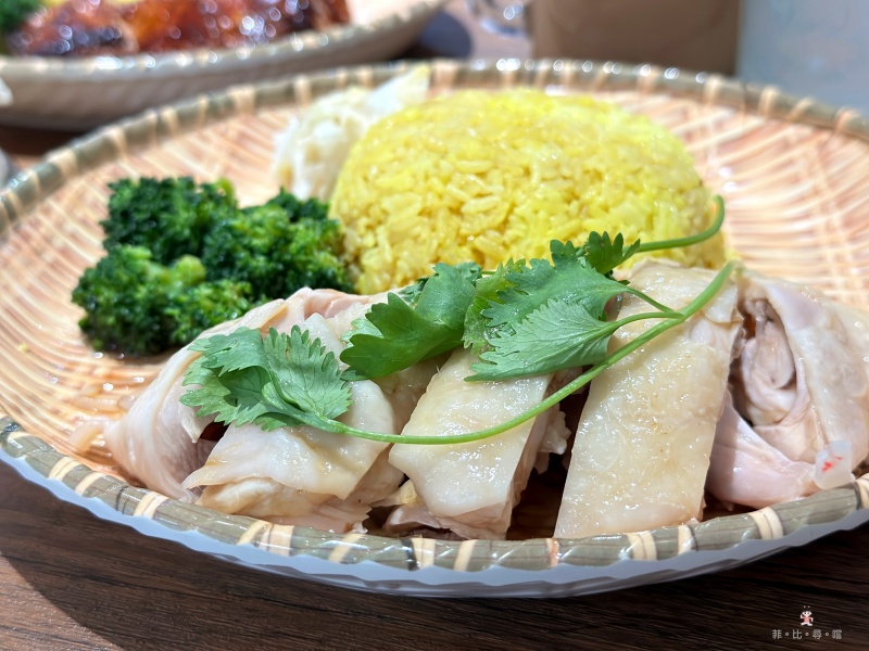 星馬廚房平價新馬料理 海南雞飯、燒雞腿飯必點 內用還可以藥膳湯喝到飽! @兔貝比的菲比尋嚐 星馬廚房平價新馬料理 海南雞飯、燒雞腿飯必點 內用還可以藥膳湯喝到飽! @兔貝比的菲比尋嚐