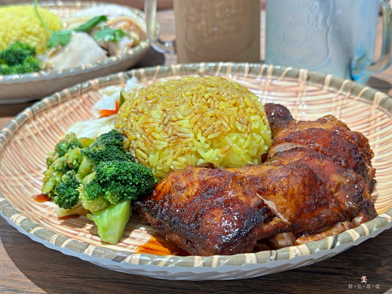 星馬廚房平價新馬料理 海南雞飯、燒雞腿飯必點 內用還可以藥膳湯喝到飽！ @兔貝比的菲比尋嚐