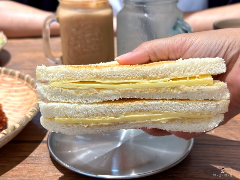星馬廚房平價新馬料理 海南雞飯、燒雞腿飯必點 內用還可以藥膳湯喝到飽! @兔貝比的菲比尋嚐 星馬廚房平價新馬料理 海南雞飯、燒雞腿飯必點 內用還可以藥膳湯喝到飽! @兔貝比的菲比尋嚐