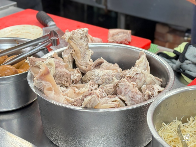 環南米苔目 滷肉飯、燙青菜只要30元 黑白切50元 超佛心的銅板美食! @兔貝比的菲比尋嚐 環南米苔目 滷肉飯、燙青菜只要30元 黑白切50元 超佛心的銅板美食! @兔貝比的菲比尋嚐