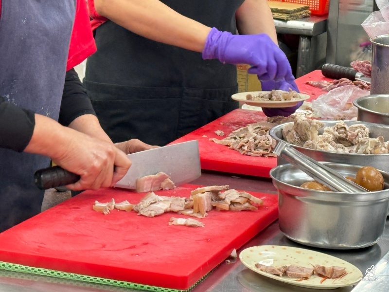 環南米苔目 滷肉飯、燙青菜只要30元 黑白切50元 超佛心的銅板美食！ @兔貝比的菲比尋嚐