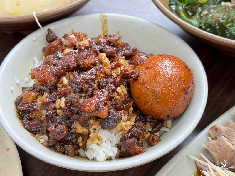 環南米苔目 滷肉飯、燙青菜只要30元 黑白切50元 超佛心的銅板美食！ @兔貝比的菲比尋嚐