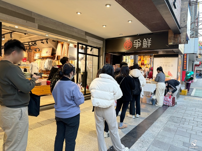 丘丘麻糬商號 想當大福富翁看這裡 不管是草莓尬OREO、尬芋泥、尬卡士達、尬煉乳、尬紅豆，挖攏甲意！ @兔貝比的菲比尋嚐