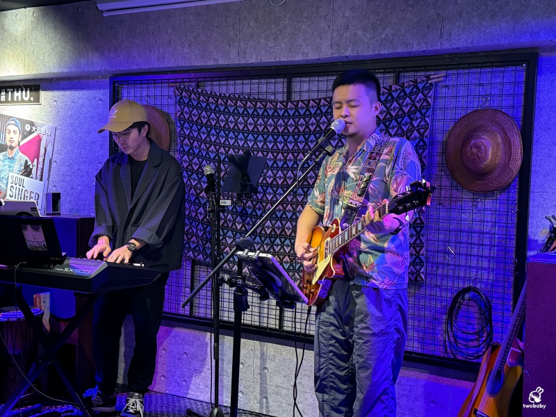 炭炙郎TANJIROU 串燒X啜飲 大口吃肉大口喝酒還有駐唱歌手LIVE演唱 暗光鳥最愛深夜食堂！ @兔貝比的菲比尋嚐
