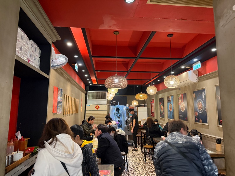 板橋湳雅夜市 眼鏡仔豬血湯旗艦店 24小時不打烊在地小吃 傳承50年的好味道! @兔貝比的菲比尋嚐 板橋湳雅夜市 眼鏡仔豬血湯旗艦店 24小時不打烊在地小吃 傳承50年的好味道! @兔貝比的菲比尋嚐