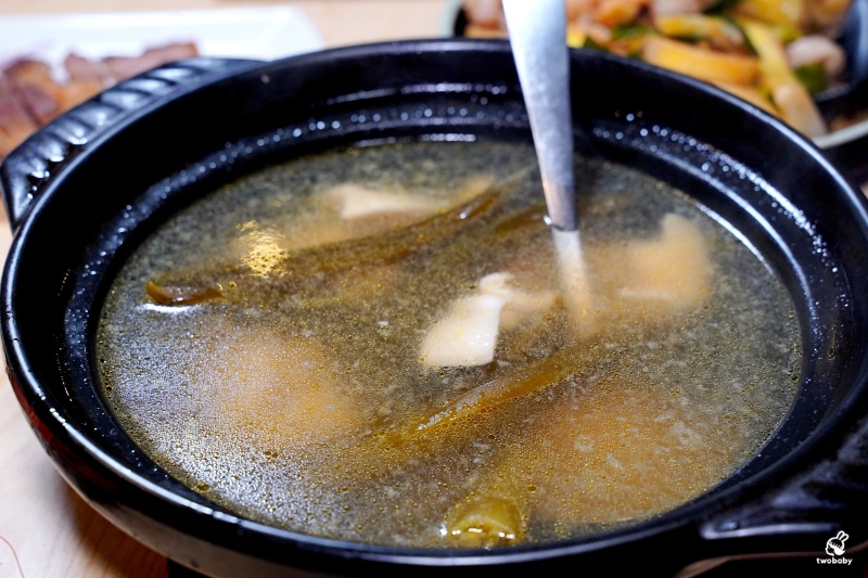 炭炙郎TANJIROU 串燒X啜飲 大口吃肉大口喝酒還有駐唱歌手LIVE演唱 暗光鳥最愛深夜食堂！ @兔貝比的菲比尋嚐
