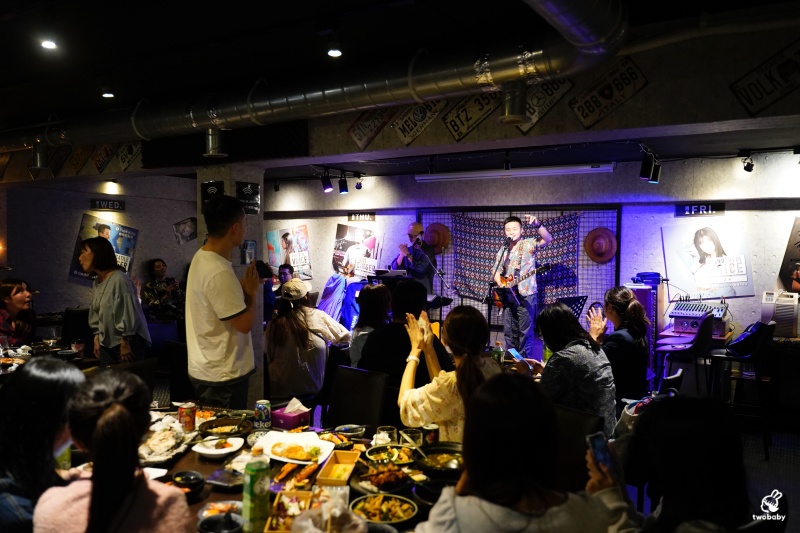 炭炙郎TANJIROU 串燒X啜飲 大口吃肉大口喝酒還有駐唱歌手LIVE演唱 暗光鳥最愛深夜食堂！ @兔貝比的菲比尋嚐