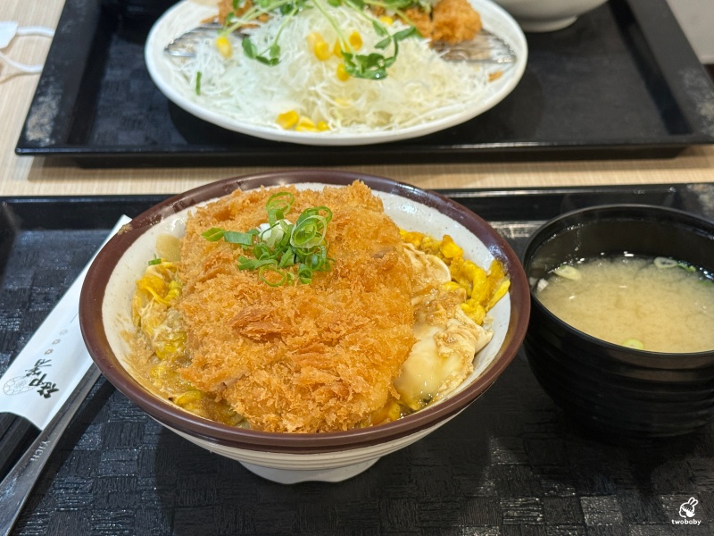 郁日式炸豬排 定食丼飯只要130元起 白飯、沙拉、味噌湯放題 還免服務費！ @兔貝比的菲比尋嚐