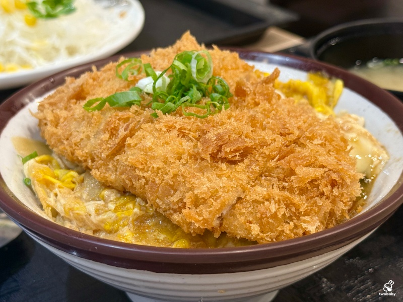 郁日式炸豬排 定食丼飯只要130元起 白飯、沙拉、味噌湯放題 還免服務費！ @兔貝比的菲比尋嚐