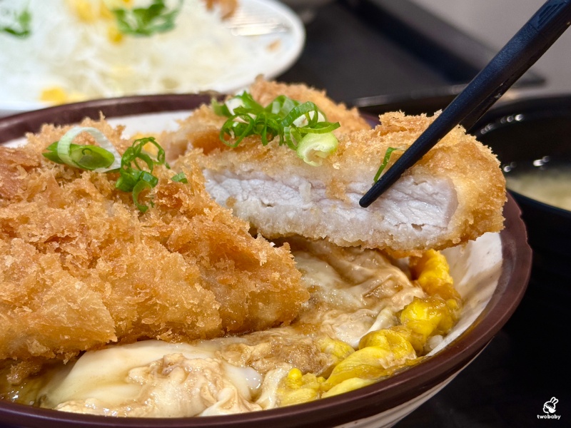 郁日式炸豬排 定食丼飯只要130元起 白飯、沙拉、味噌湯放題 還免服務費！ @兔貝比的菲比尋嚐