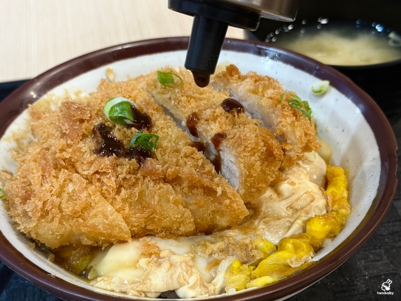 郁日式炸豬排 定食丼飯只要130元起 白飯、沙拉、味噌湯放題 還免服務費！ @兔貝比的菲比尋嚐