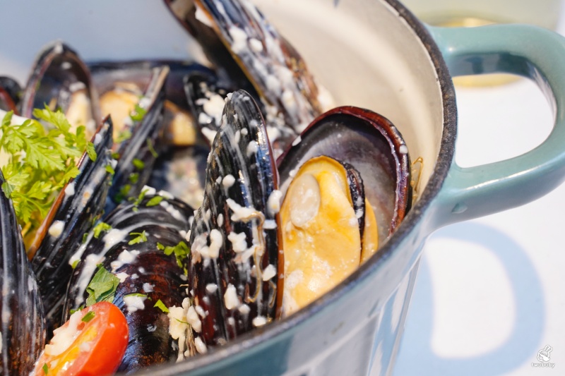 She&rsquo;ll Oyster bar 敘 空運活體生蠔新鮮平價CP值破表 超狂生蠔塔想吃不用飛廣島 搭捷運就吃得到囉！ @兔貝比的菲比尋嚐