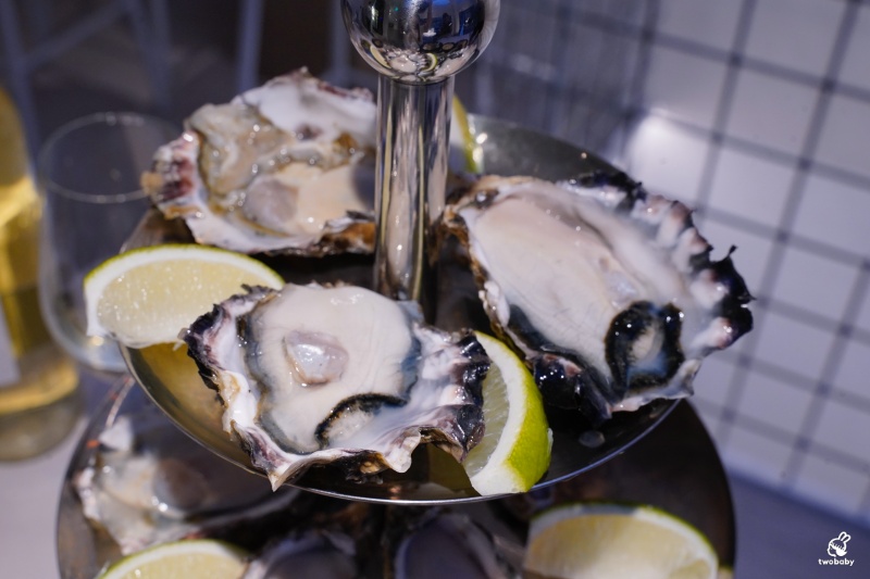 She&rsquo;ll Oyster bar 敘 空運活體生蠔新鮮平價CP值破表 超狂生蠔塔想吃不用飛廣島 搭捷運就吃得到囉！ @兔貝比的菲比尋嚐