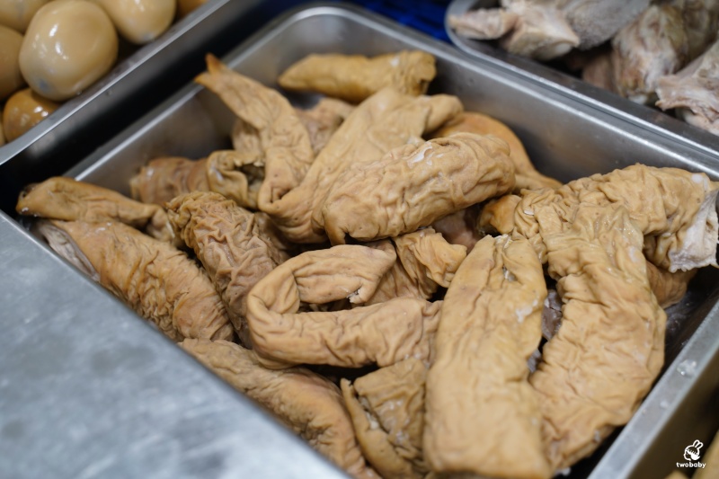 九添福牛肉麵館 2023台北牛肉麵節銅牌獎 紅燒牛肉麵量多肉大塊超滿足 還有牛肉燥飯也很推！ @兔貝比的菲比尋嚐
