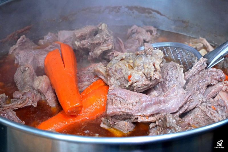 九添福牛肉麵館 2023台北牛肉麵節銅牌獎 紅燒牛肉麵量多肉大塊超滿足 還有牛肉燥飯也很推! @兔貝比的菲比尋嚐 九添福牛肉麵館 2023台北牛肉麵節銅牌獎 紅燒牛肉麵量多肉大塊超滿足 還有牛肉燥飯也很推! @兔貝比的菲比尋嚐