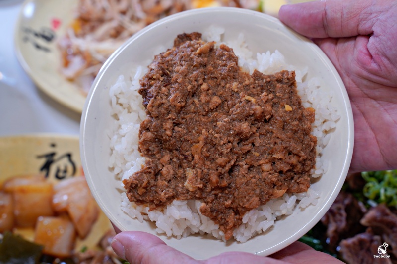 九添福牛肉麵館 2023台北牛肉麵節銅牌獎 紅燒牛肉麵量多肉大塊超滿足 還有牛肉燥飯也很推！ @兔貝比的菲比尋嚐