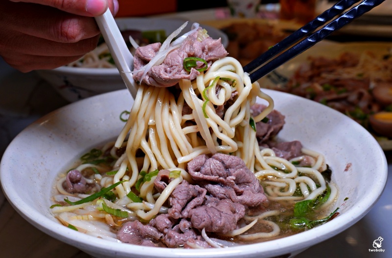 九添福牛肉麵館 2023台北牛肉麵節銅牌獎 紅燒牛肉麵量多肉大塊超滿足 還有牛肉燥飯也很推! @兔貝比的菲比尋嚐 九添福牛肉麵館 2023台北牛肉麵節銅牌獎 紅燒牛肉麵量多肉大塊超滿足 還有牛肉燥飯也很推! @兔貝比的菲比尋嚐