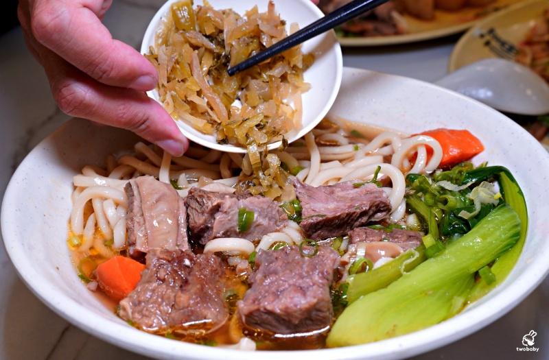 九添福牛肉麵館 2023台北牛肉麵節銅牌獎 紅燒牛肉麵量多肉大塊超滿足 還有牛肉燥飯也很推! @兔貝比的菲比尋嚐 九添福牛肉麵館 2023台北牛肉麵節銅牌獎 紅燒牛肉麵量多肉大塊超滿足 還有牛肉燥飯也很推! @兔貝比的菲比尋嚐