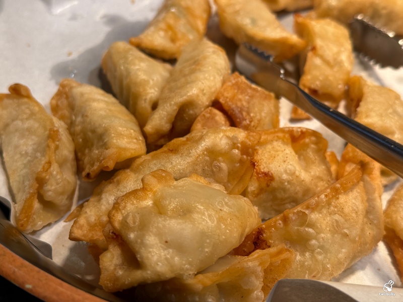 甩鍋雞韓式炒雞吃到飽西門店 歡慶周年只要399元 不分平假日可享8種炒雞和韓式經典料理吃到飽！ @兔貝比的菲比尋嚐