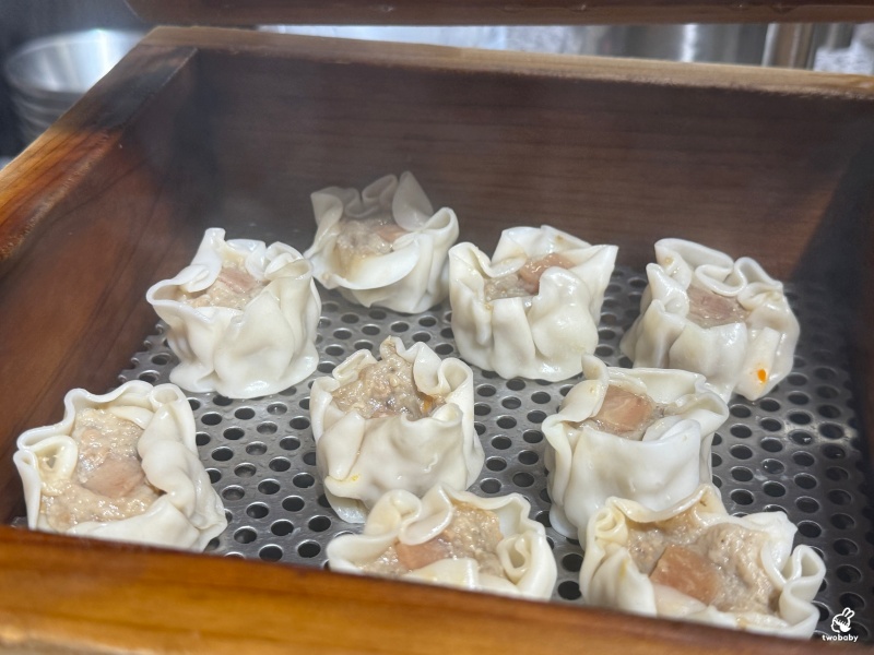 甩鍋雞韓式炒雞吃到飽西門店 歡慶周年只要399元 不分平假日可享8種炒雞和韓式經典料理吃到飽！ @兔貝比的菲比尋嚐
