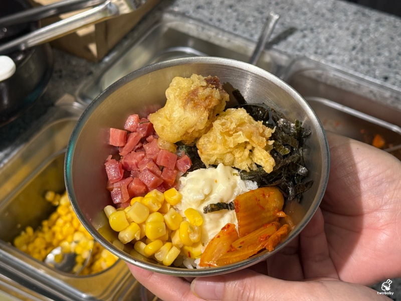甩鍋雞韓式炒雞吃到飽西門店 歡慶周年只要399元 不分平假日可享8種炒雞和韓式經典料理吃到飽！ @兔貝比的菲比尋嚐