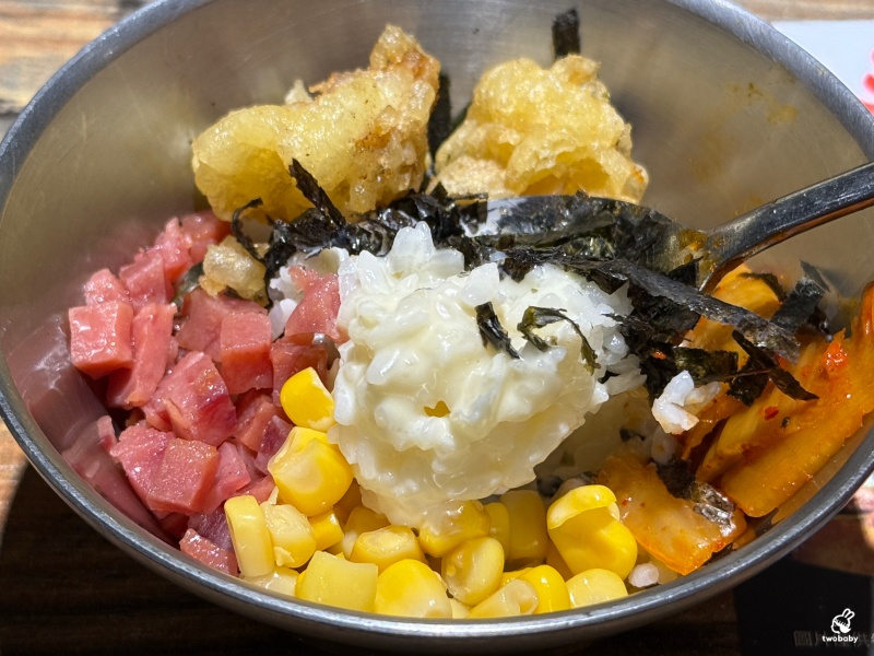 甩鍋雞韓式炒雞吃到飽西門店 歡慶周年只要399元 不分平假日可享8種炒雞和韓式經典料理吃到飽！ @兔貝比的菲比尋嚐