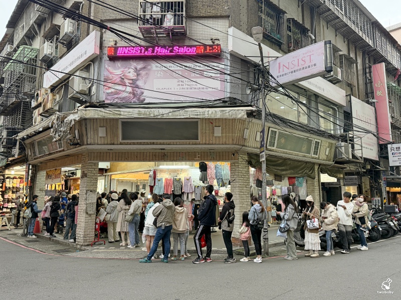 鳥來伯專業糖葫蘆 板橋近30年老店 糖葫蘆佛心價只要25元 讓人懷念的古早味！ @兔貝比的菲比尋嚐